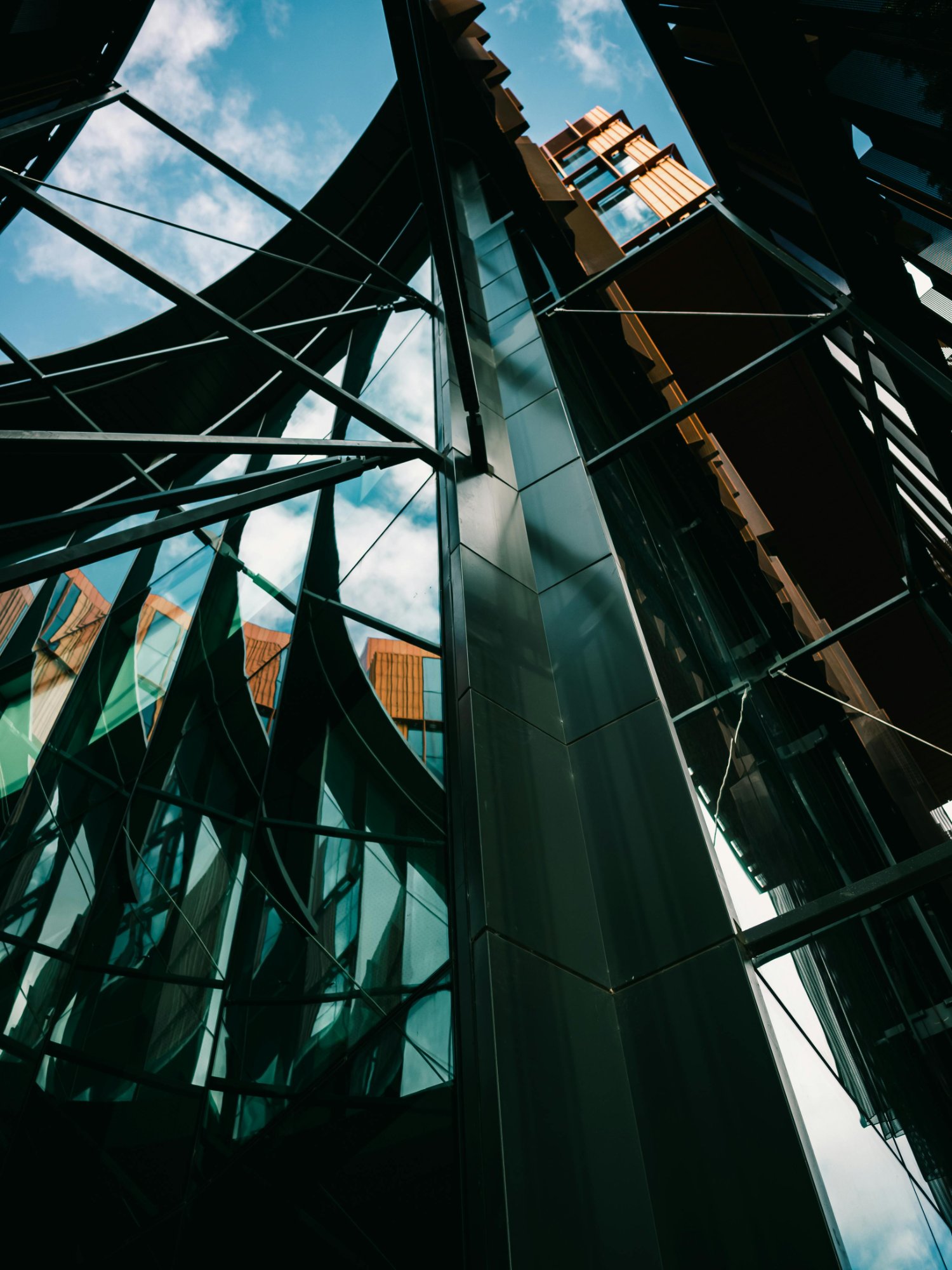 Fachada acero y vidrio — Constructora García Guatemala